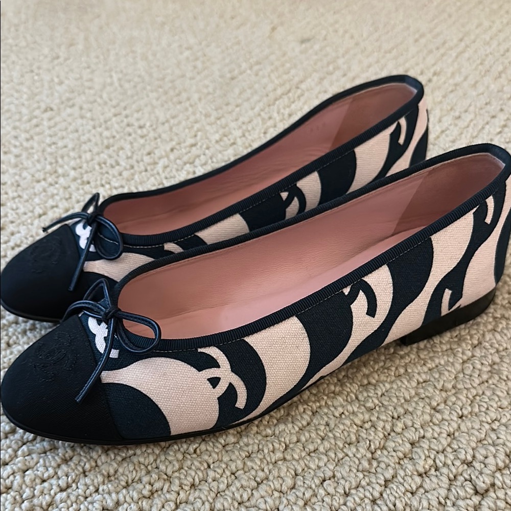 Chanel Black and Pale pink Women's Flats - Picture 3 of 7